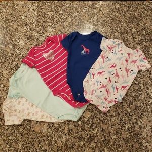 Bundle of 5 onesies/bodysuits. EUC. 3 months